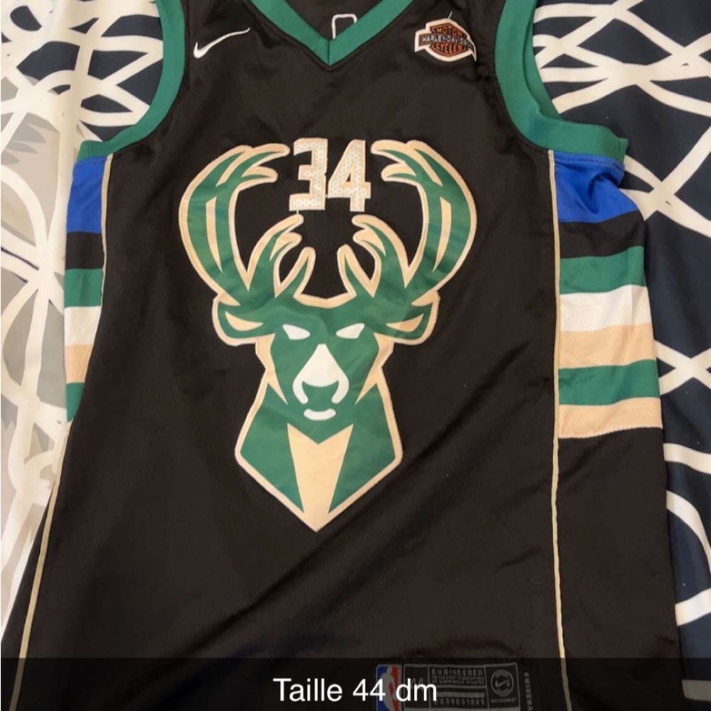 Nike Black and Green Basketball Gear